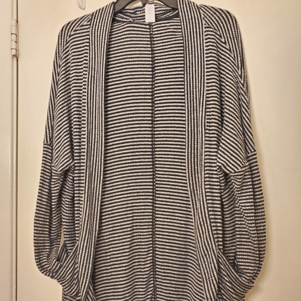 Black&White Striped Women's Cardigan Large